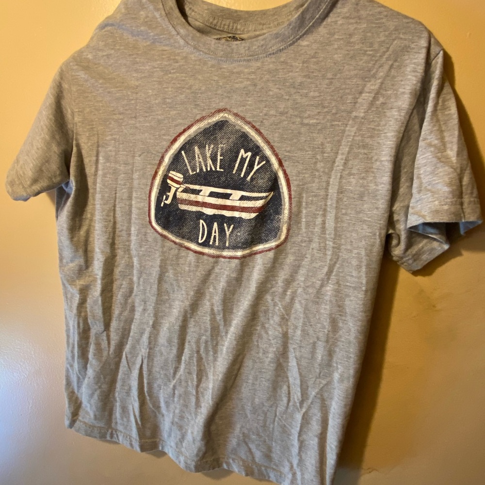 Grey t shirt